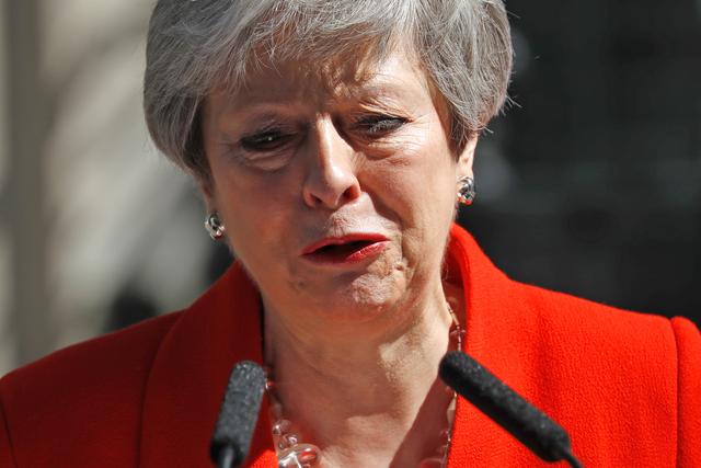 Las lágrimas de Theresa May al anunciar su dimisión como primera ministra del Reino Unido. Foto: AFP