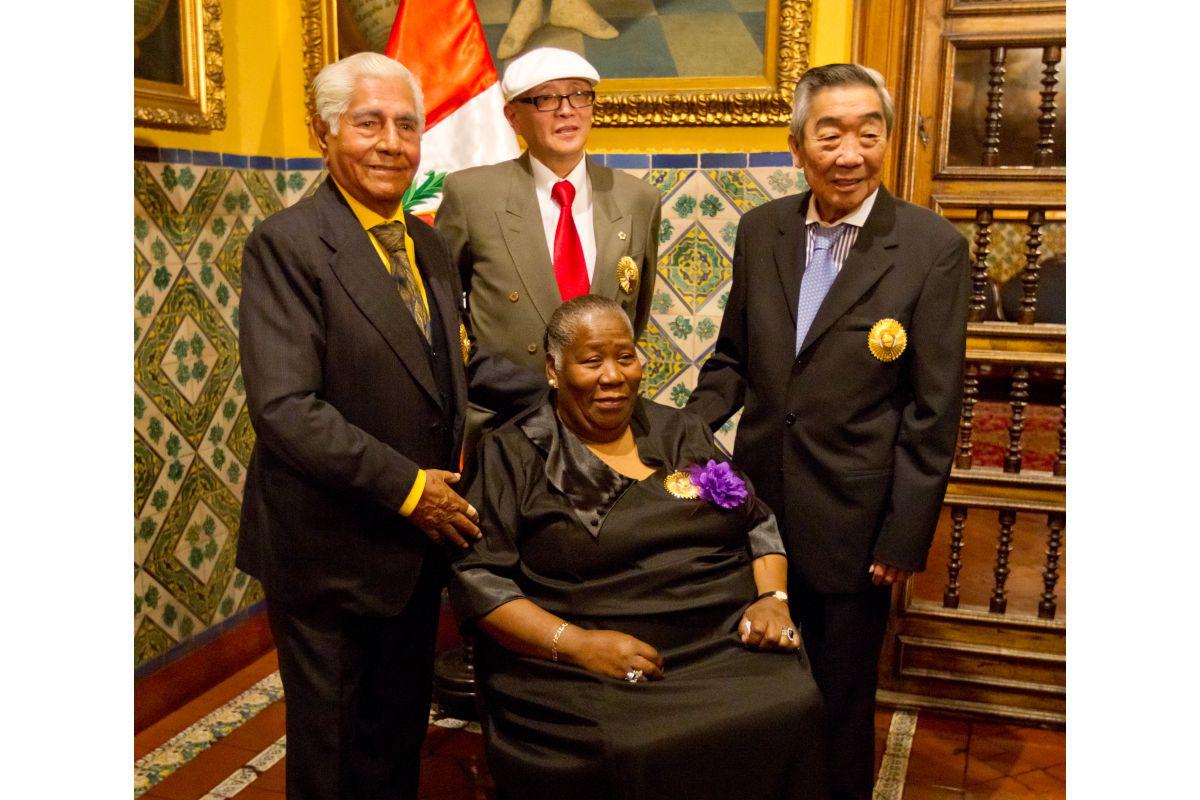 En mayo del 2011, cuatro emblemáticos cocineros del Perú recibieron la Orden al Mérito por Servicios Distinguidos: Pedro Solari, Javier Wong, Humberto Sato y Teresa Izquierdo. (Foto: Richard Hirano/El Comercio)