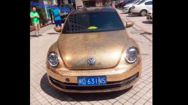 Volkswagen Beetle cubierto con 10 mil monedas - 1