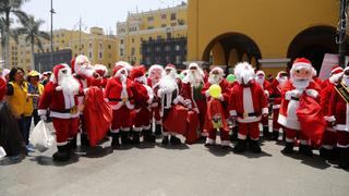 Navidad: decenas de Papá Noeles llegaron a Jirón de la Unión