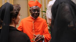 Robert Sarah, el cardenal nacido en la sabana africana al que señalan como “opositor” al papa Francisco