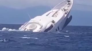 Un lujoso yate se hundió frente a la costa de Italia