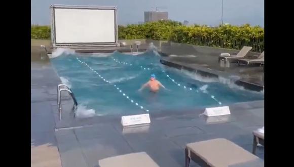 Un hombre estaba dentro de una piscina en el momento del potente terremoto en Taiwán. (Captura de video).