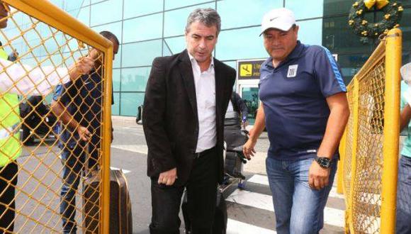 Alianza: Bengoechea llegó a Lima y evitó hablar con prensa