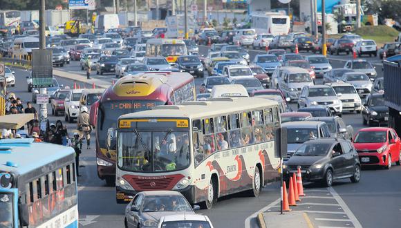 El caos vehicular, según Alegre, no se resolverá con nueva infraestructura sino con un rediseño vial y el impulso de los buses de los corredores. (Archivo El Comercio)