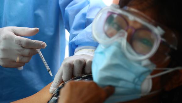 El Minsa considera que la disminución de contagios y fallecidos se debe en parte a la estrategia de vacunación contra el COVID-19. El último fin de semana se superó los 6 millones de dosis aplicadas en el Perú. (Foto archivo: GEC)