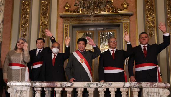 Cuatro nuevos ministros fueron nombrados anoche en ceremonia encabezada por el presidente Pedro Castillo en Palacio. Aníbal Torres continúa al mando del Gabinete. Foto: Presidencia