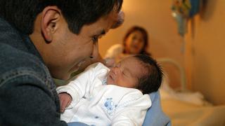 Congreso da primer paso para ampliar licencia por paternidad