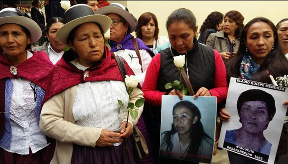 Familiares de las víctimas del Caso Los Cabitos protestaron por el postergamiento de la lectura de la sentencia. (Foto: El Comercio / Mario Mejía)