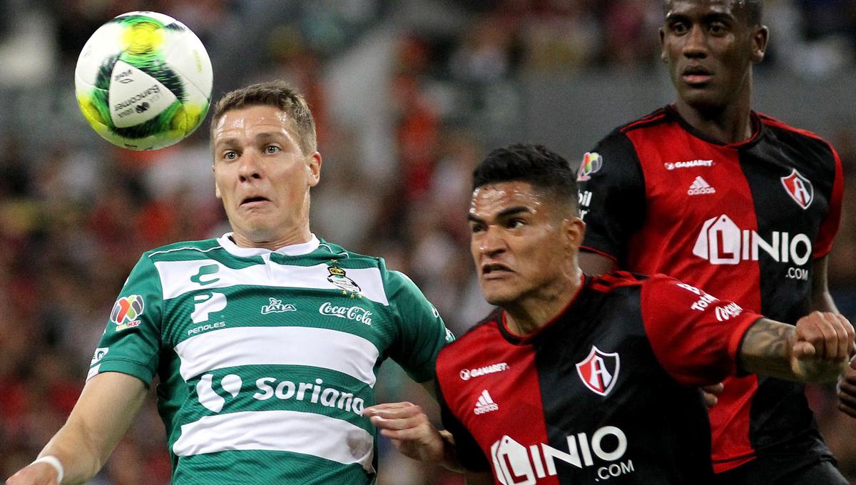 Atlas venció por la mínima diferencia a Santos Laguna por la Liga MX en el Estadio Jalisco. | Foto: AFP