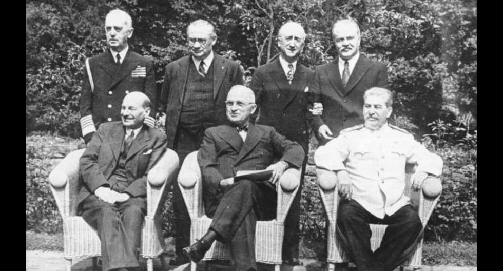 Clement Attlee, Harry S. Truman, Joseph Stalin y sus respectivos ayudantes. (Foto: Wikimedia)
