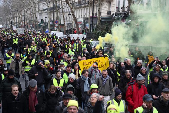 Imágenes de la undécima jornada de protestas de los chalecos amarillos en contra de las políticas económicas y sociales del presidente de Francia Emmanuel Macron. (AFP)