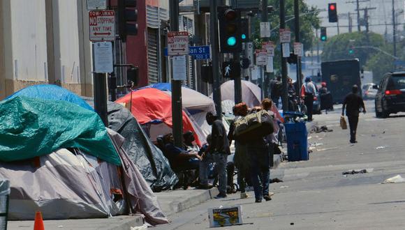 Un grupo de indigentes que viven en las calles de Estados Unidos. (Foto de Richard Vogel / AP)