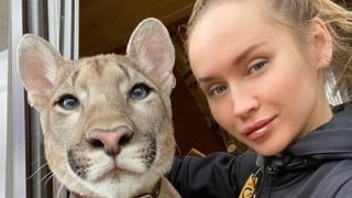 Polémica en Internet por mujer que tiene un puma salvaje como mascota