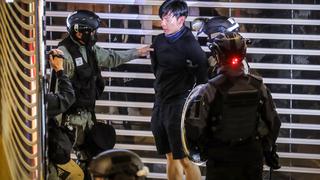 Hong Kong: La policía condena ataque en el que activista prodemocracia perdió parte de la oreja