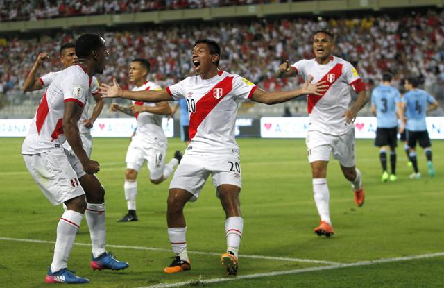 Perú se tiene que imponer ante Colombia en Lima para ir al Mundial Rusia 2018. Pero la victoria no lo asegura como cabeza de serie, tiene que esperar otros resultados. (Foto: AFP)