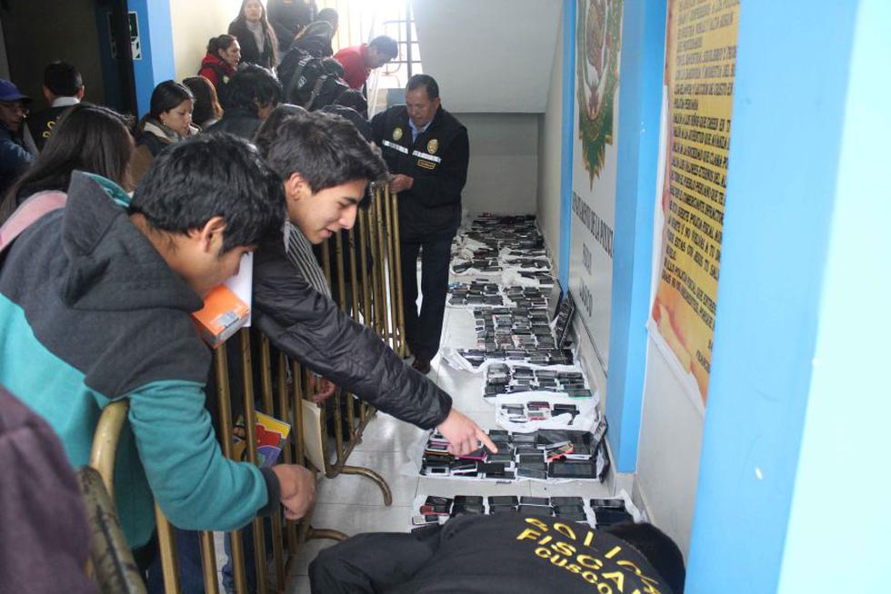 El Ministerio P&uacute;blico y la Divincri del Distrito de Santiago, en Cusco, realizaron una exhibici&oacute;n de celulares incautados. (Foto: Miguel Neyra)