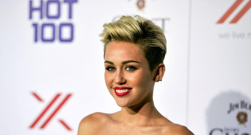 Miley Cyrus mostró su llamativo collar. (Foto: Getty)
