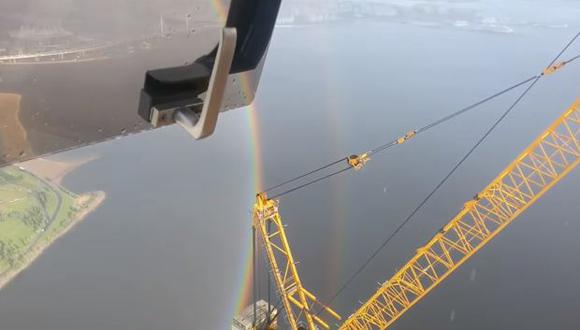 Desde 450 metros de altura se pudo tener una buena imagen panorámica de un arcoíris. (Foto: captura de YouTube)