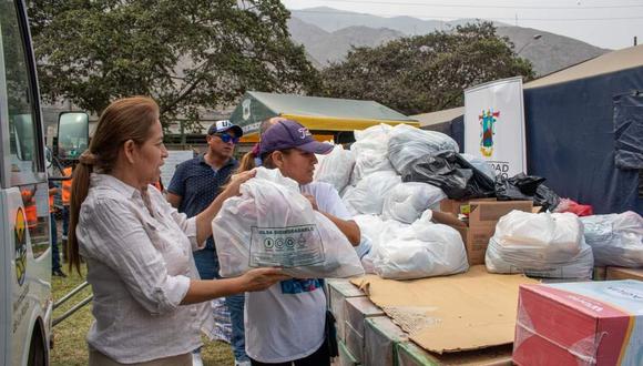 La Molina entrega cinco toneladas de ayuda humanitaria a damnificados por huaicos en Chaclacayo.