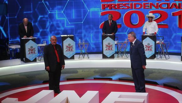Los candidatos presidenciales de Podemos Perú y de Democracia Directa dieron a conocer sus planteamientos para eliminar la corrupción del país. (Foto: El Comercio)