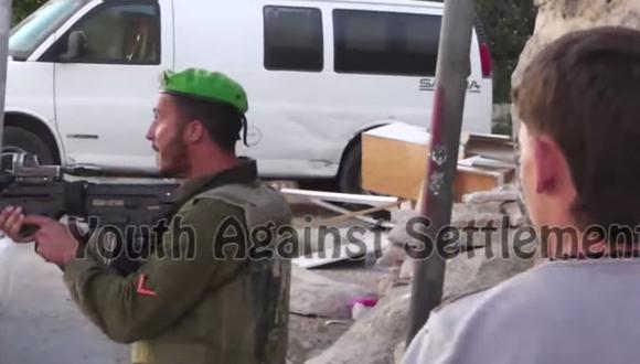 Polémica por video de un soldado israelí apuntando a un menor