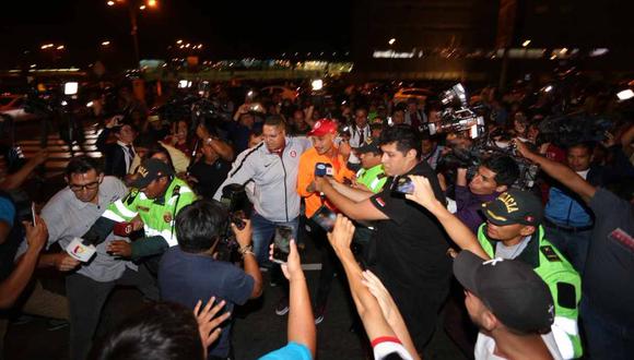 Así fue la llegada de Paolo Guerrero a Lima para medirse a Alianza por Copa Libertadores. (Foto: @SCInternacional)