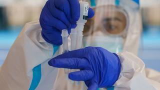 Ómicron: España confirma el primer caso de la nueva variante del coronavirus en un viajero procedente de Sudáfrica