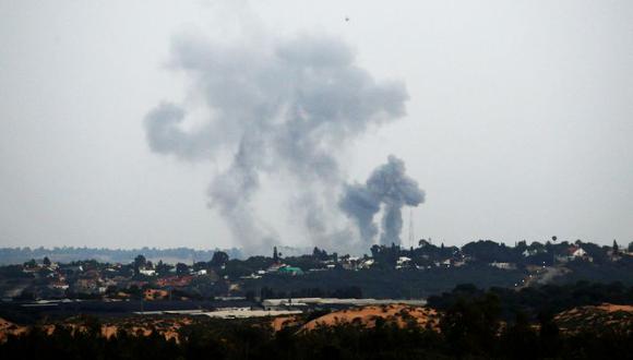 Una nube de humo se formó tras el bombardeo de Israel en la Franja de Gaza. (Foto: Reuters/Amir Cohen)