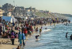 Los gazatíes en Deir el Balah se dan un respiro en la playa, como antes de la guerra | FOTOS