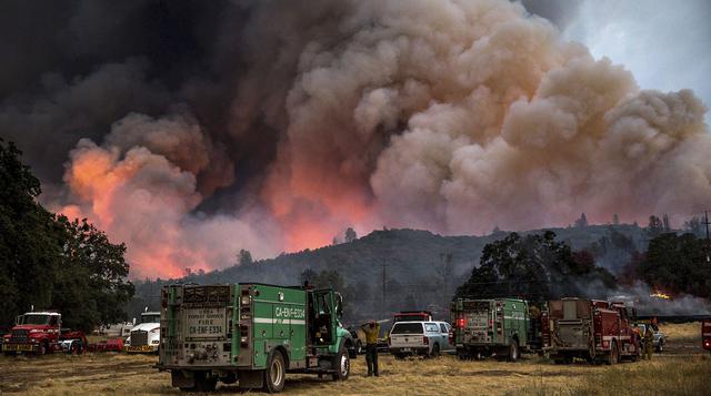 California: Miles evacuan por impactantes incendios forestales - 11
