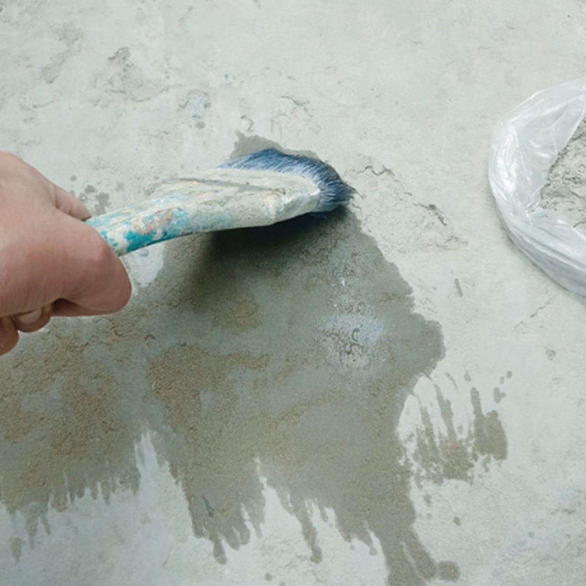 Cómo pintar una pared con humedad - Te enseñamos paso a paso a dejarla como  nueva
