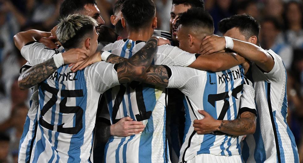 Argentina venció 2-0 a Panamá, en Buenos Aires con goles de Messi y Almada. (Foto: AFP)