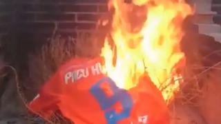Alcácer: hinchas de Valencia quemaron su camiseta en la hoguera