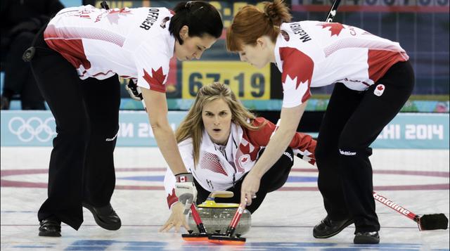Las canadienses doradas del curling, el deporte furor en Sochi - 1