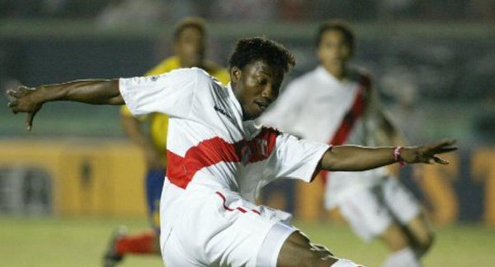 El partido Perú vs Ecuador de este martes trae a la memoria el fallo garrafal de Andrés Mendoza en partido frente a los norteños, en el 2005. (Foto: Difusión)