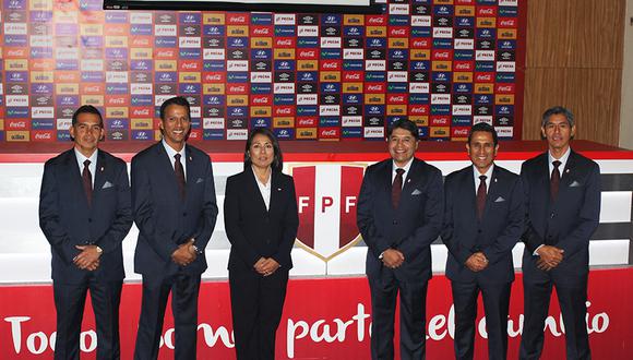 Ana Pérez Assante junto a un grupo de árbitros peruanos de la Federación Peruana de Fútbol. (Foto: Conmebol).