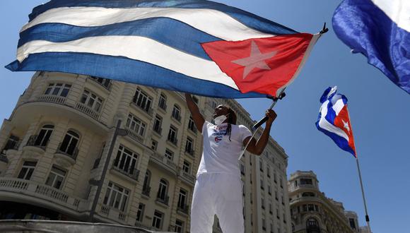 "Los diplomáticos extranjeros o funcionarios gubernamentales que visiten Cuba deberían convertir en una norma el reunirse públicamente con los líderes opositores y de la sociedad civil, como lo hacen en otros países". (Photo by PIERRE-PHILIPPE MARCOU / AFP)