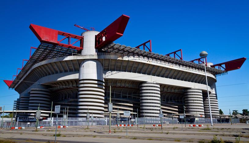 Situado en  el barrio de San Siro, en la ciudad de Milán, Italia, este estadio acoge los partidos de local del A.C. Milan y el F.C. Internazionale. (Foto: Shutterstock)