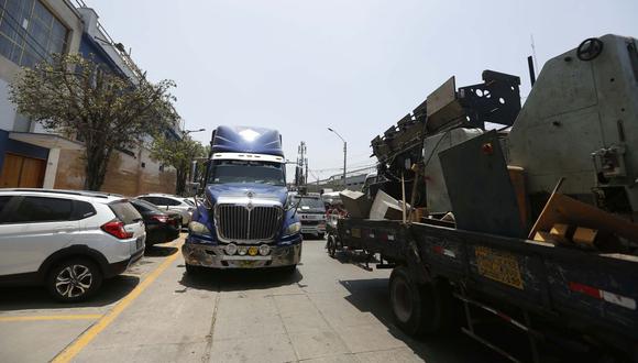 Las vías de Lima se han visto saturadas por camiones a cualquier hora del día.
