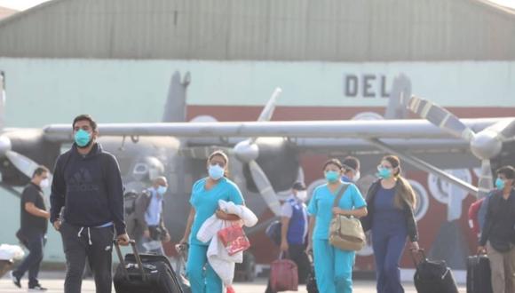 "Al ver a médicos y al personal sanitario luchando y cayendo en la primera línea de esta terrible pandemia, mientras otro contingente se embarca diariamente camino a Iquitos, algunos envueltos en la bandera peruana, pienso en la tradición del servicio público que nos redime".