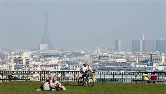 Parisinos irán gratis en buses para disminuir la contaminación