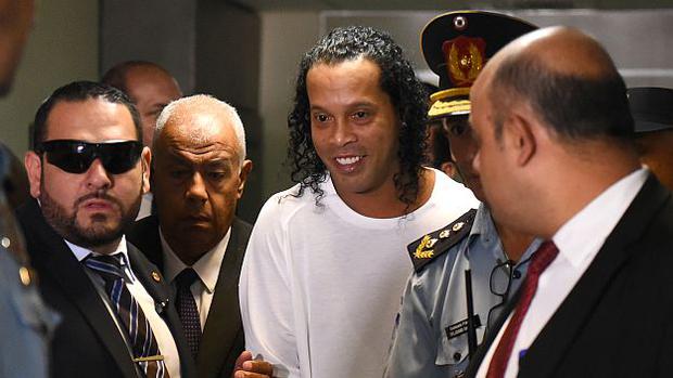 Ronaldinho estuvo preso en Paraguay por supuesto uso de documentos falsos. (Foto: AFP)