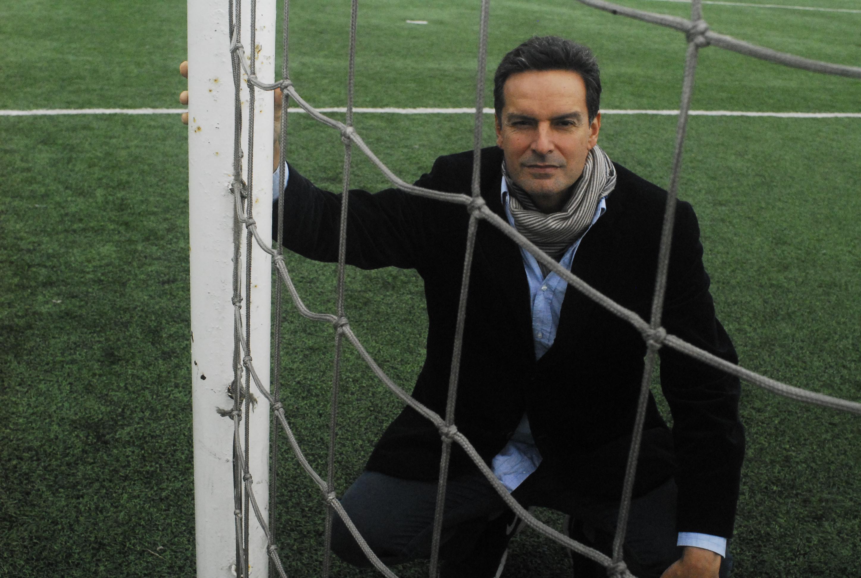 Publican fotos históricas de las glorias del fútbol peruano en libro