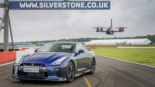 Nissan GT-R vs drone ¿Quién gana? [VIDEO]