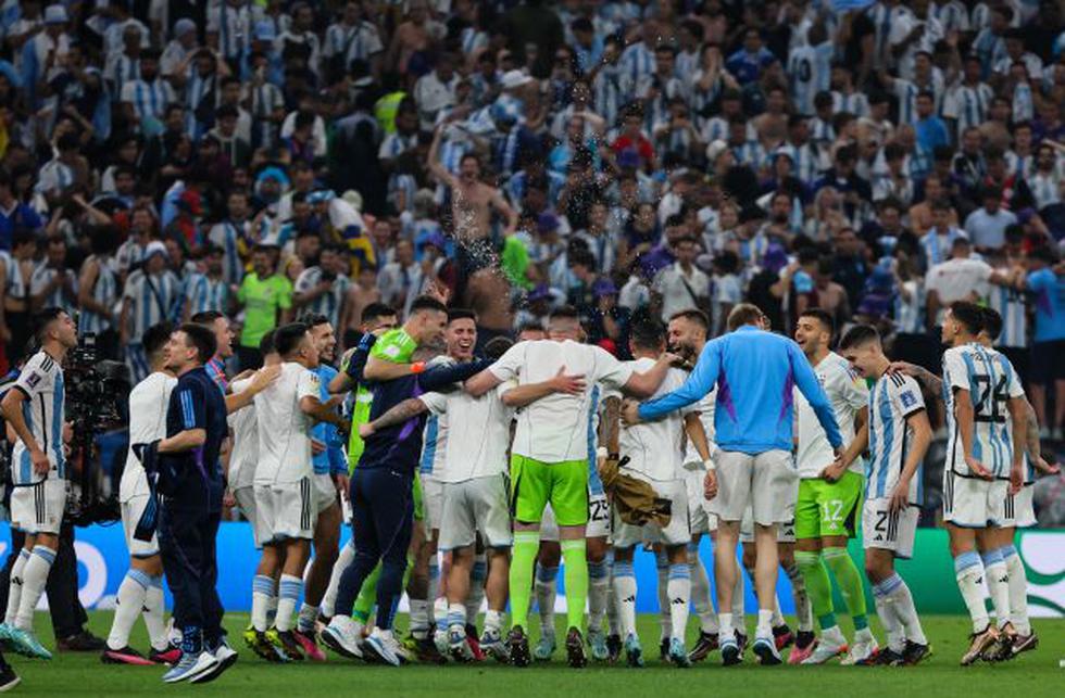 El efusivo festejo de la selección de Argentina tras clasificación a la final del Mundial. (Foto: AFP)