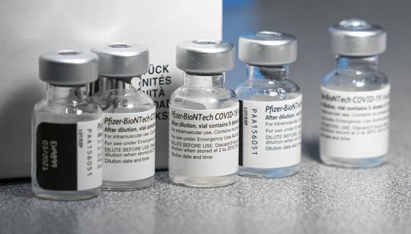 Vacunas de Pfizer-BioNtech para combatir al coronavirus. Imagen tomada en Alaska, en el Providence Alaska Medical Center. (Loren Holmes/Anchorage Daily News via AP)