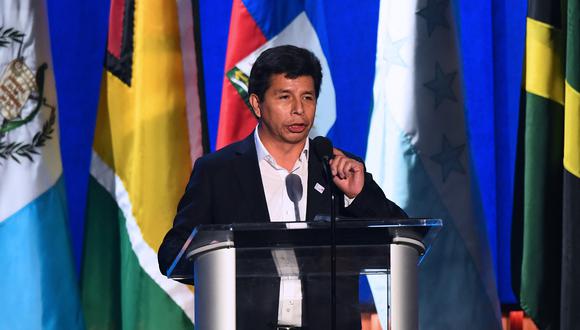 El presidente del Perú, Pedro Castillo, habla durante la ceremonia de apertura de la IX Cumbre de las Américas en el Centro de Convenciones de Los Ángeles, California, el 8 de junio de 2022. (Foto de Patrick T. FALLON / AFP).