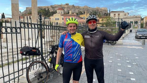 Alejandro, economista de profesión e Ivan, administrador de empresas, se juntaron para recorrer en bicicleta varios destinos de Europa. (Foto: @bicisesentones)