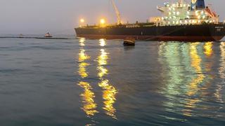 Marina de Guerra confirma derrame de petróleo en la playa Conchán, en Lurín